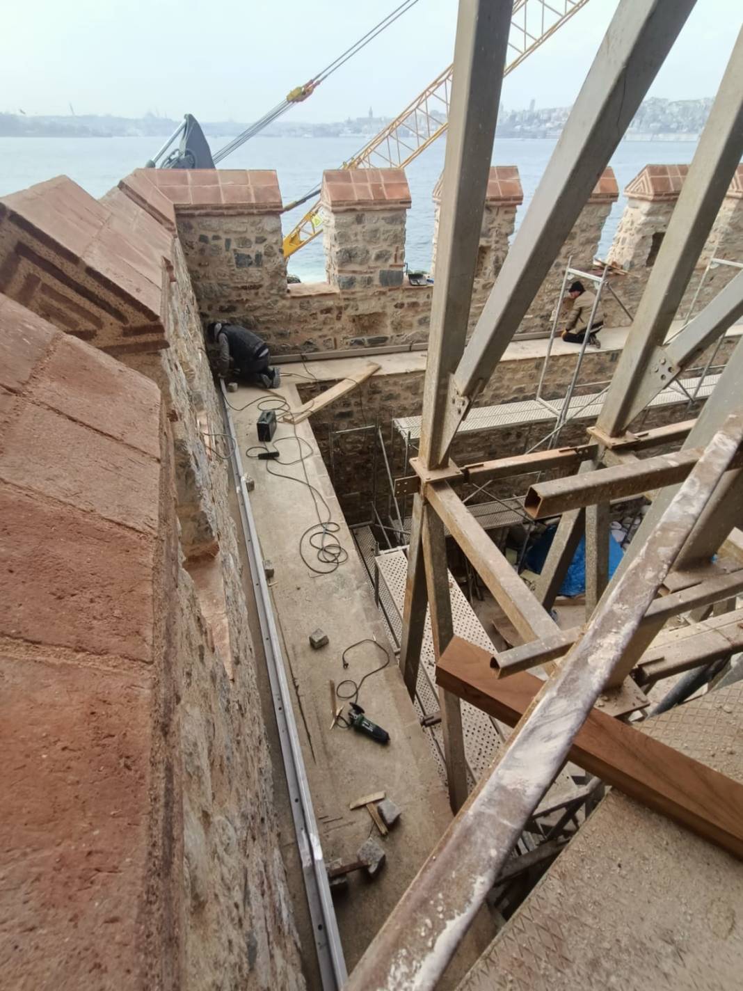 Kız Kulesi darmadağın olmuş! Son hali tartışma konusu oldu, işte restorasyonda son durum... 11